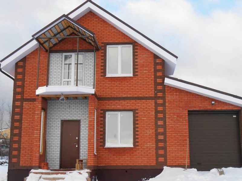 Коттедж из кирпича. Фасады одноэтажных домов из кирпича. Проекты домов из кирпича. Кирпичный дом. Архон кирпичные особняки.