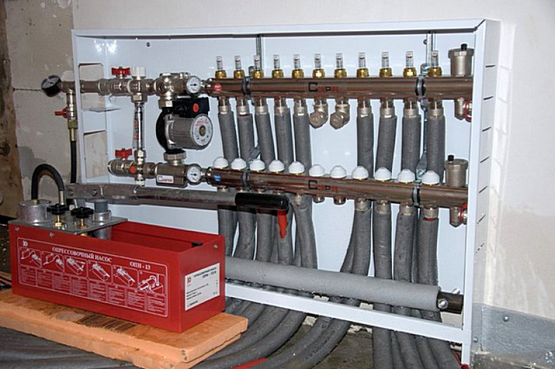 Высота монтажа коллектора теплого пола. Таблица для объема расширительных баков для отопления. Давление в опрессовщик для электрокотла отопления. Теплый пол какое давление. Теплый пол какое давление.